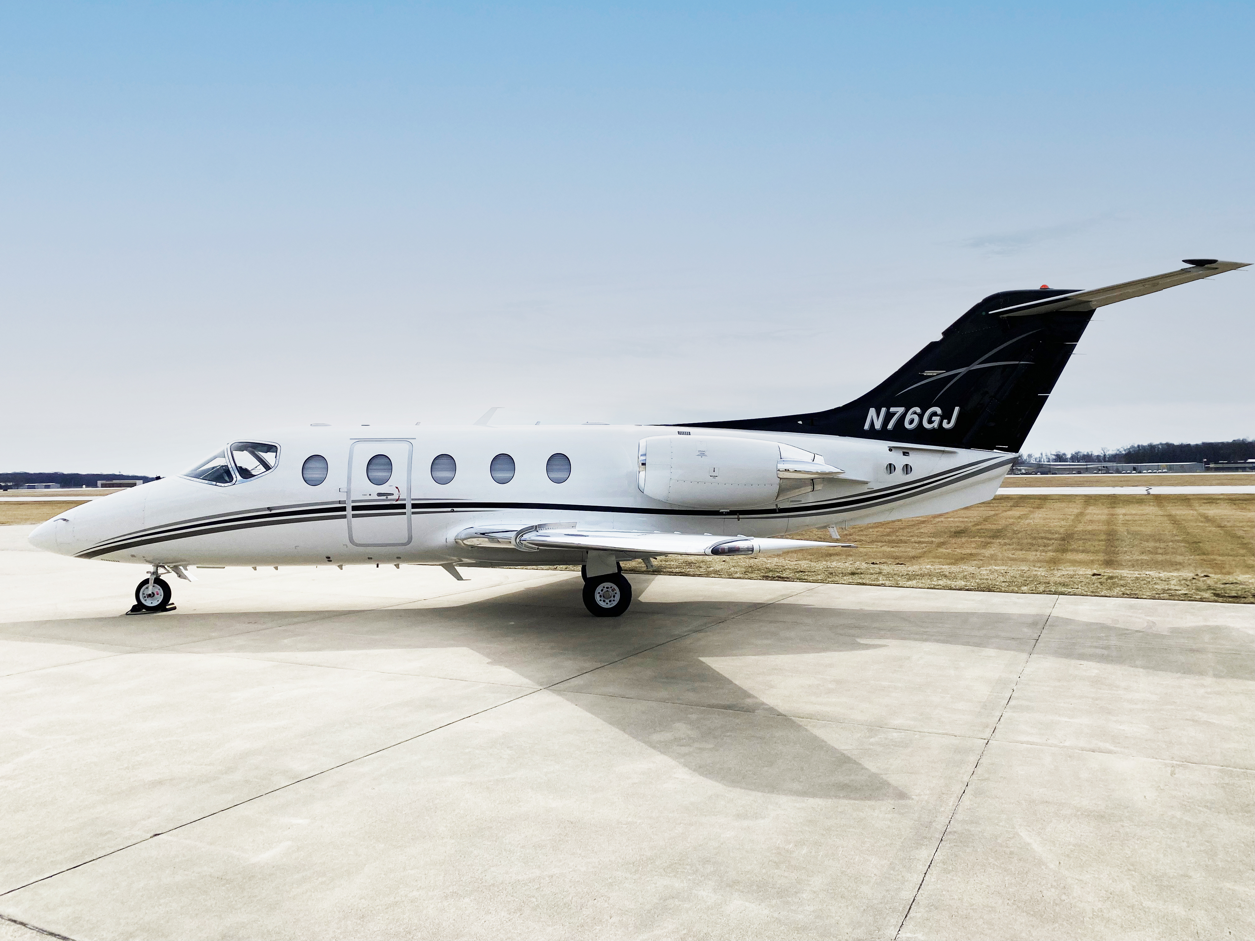 Hawker 400XP RK-514 exterior