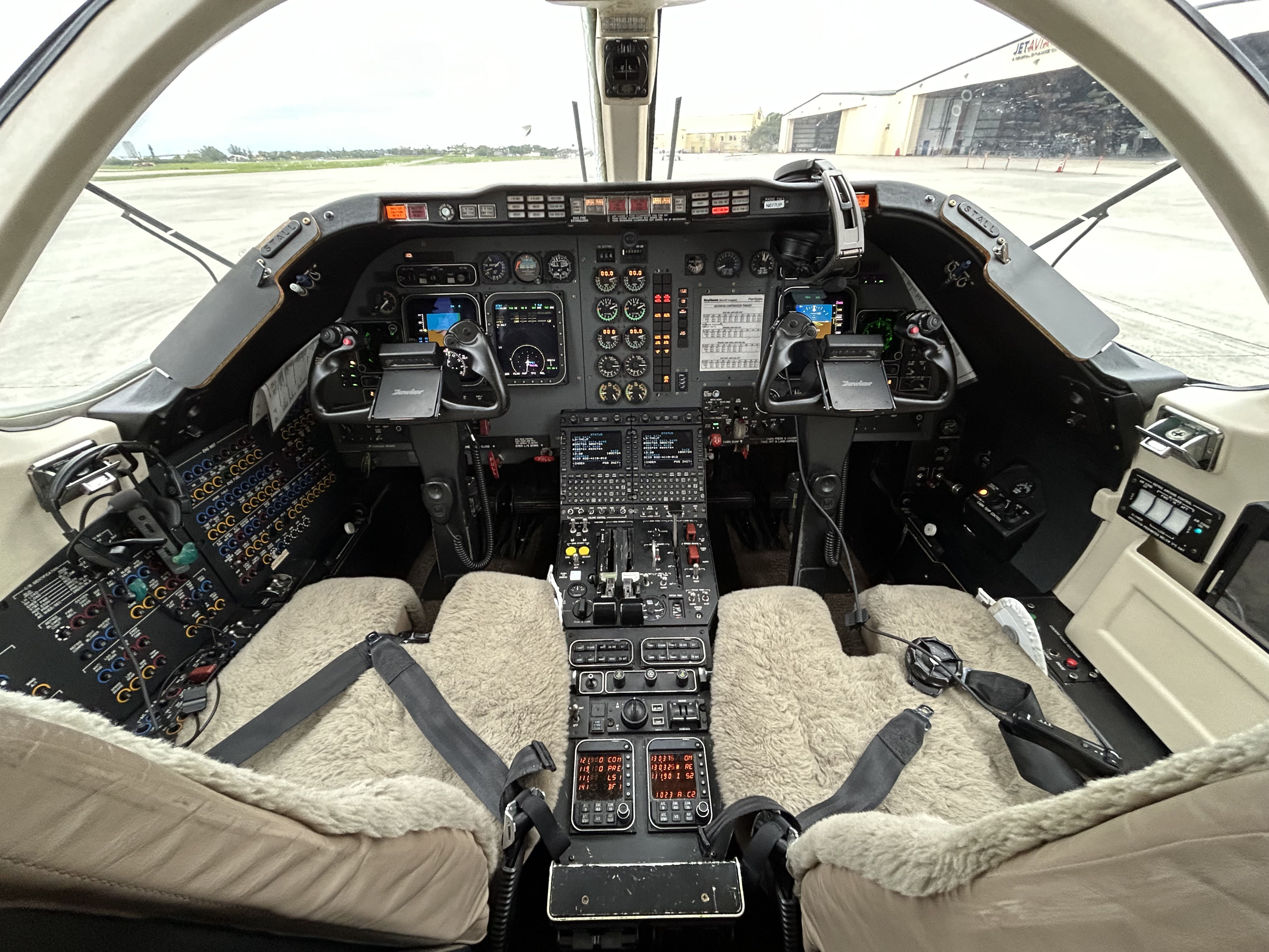 RK-596 COCKPIT