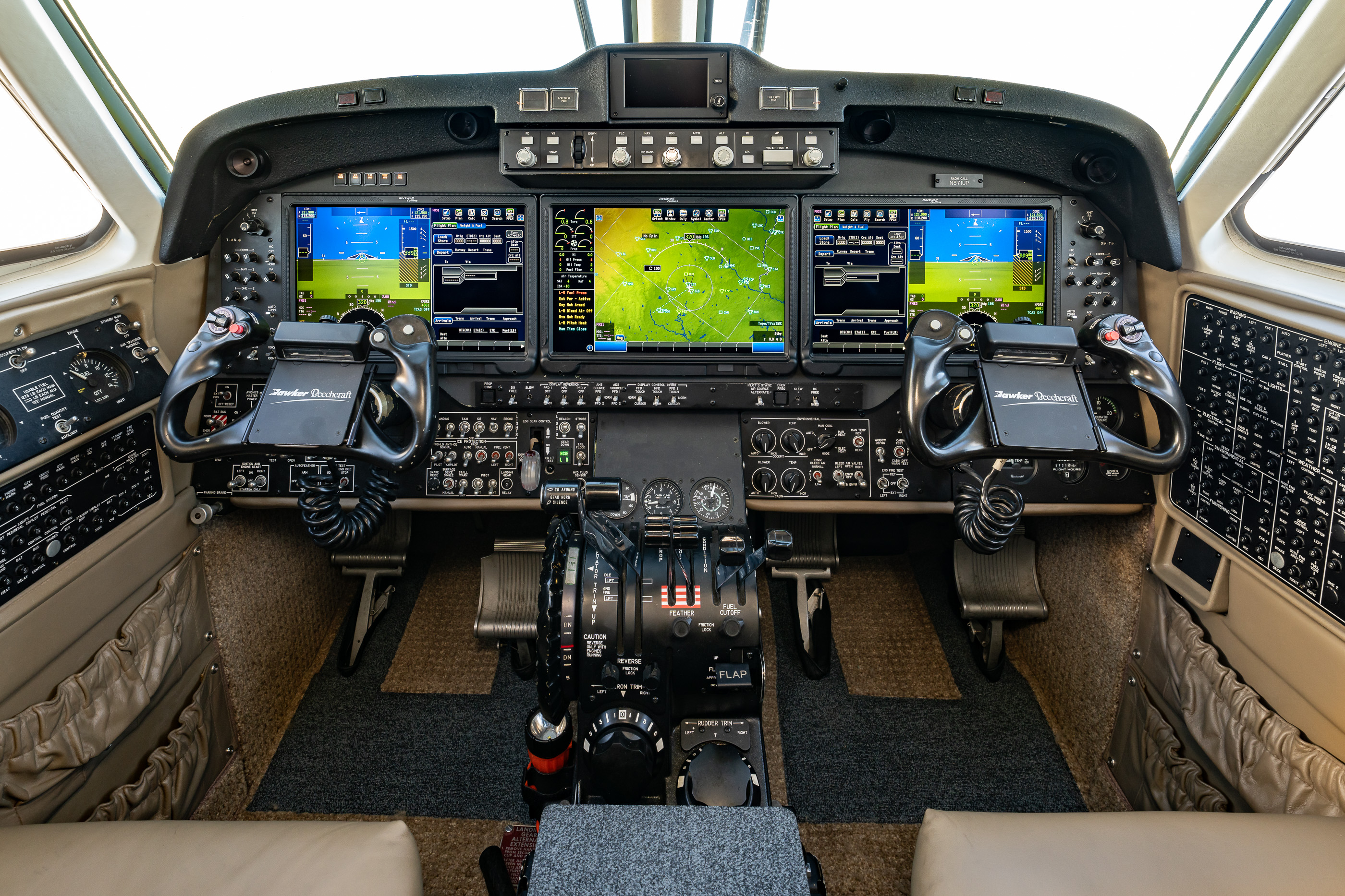 FL-1075 cockpit