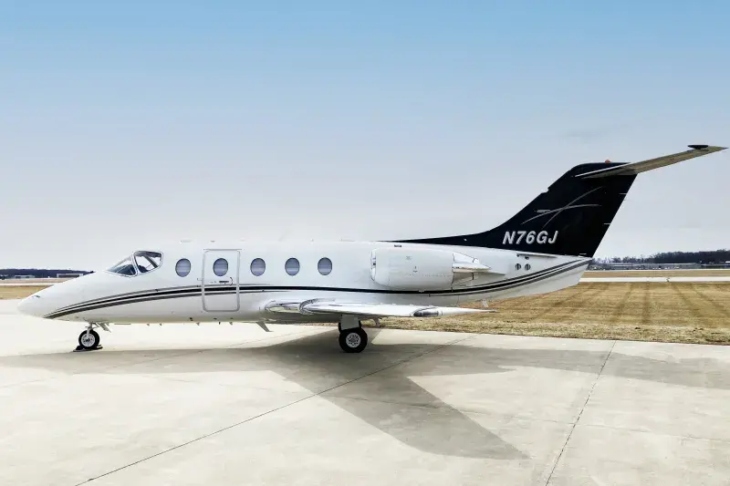 Hawker 400XP RK-514 exterior