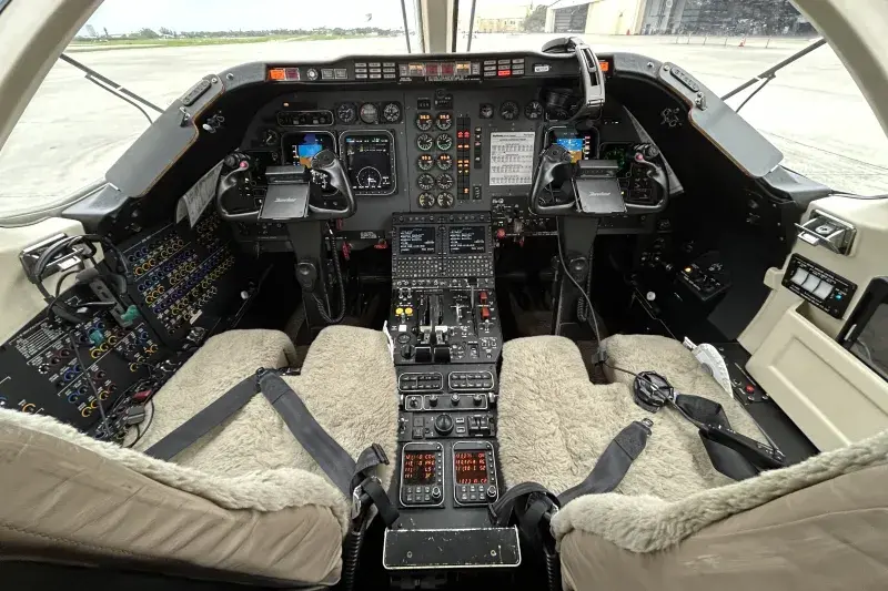 RK-596 COCKPIT