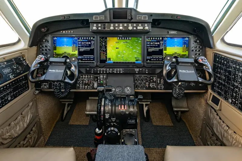 FL-1075 cockpit